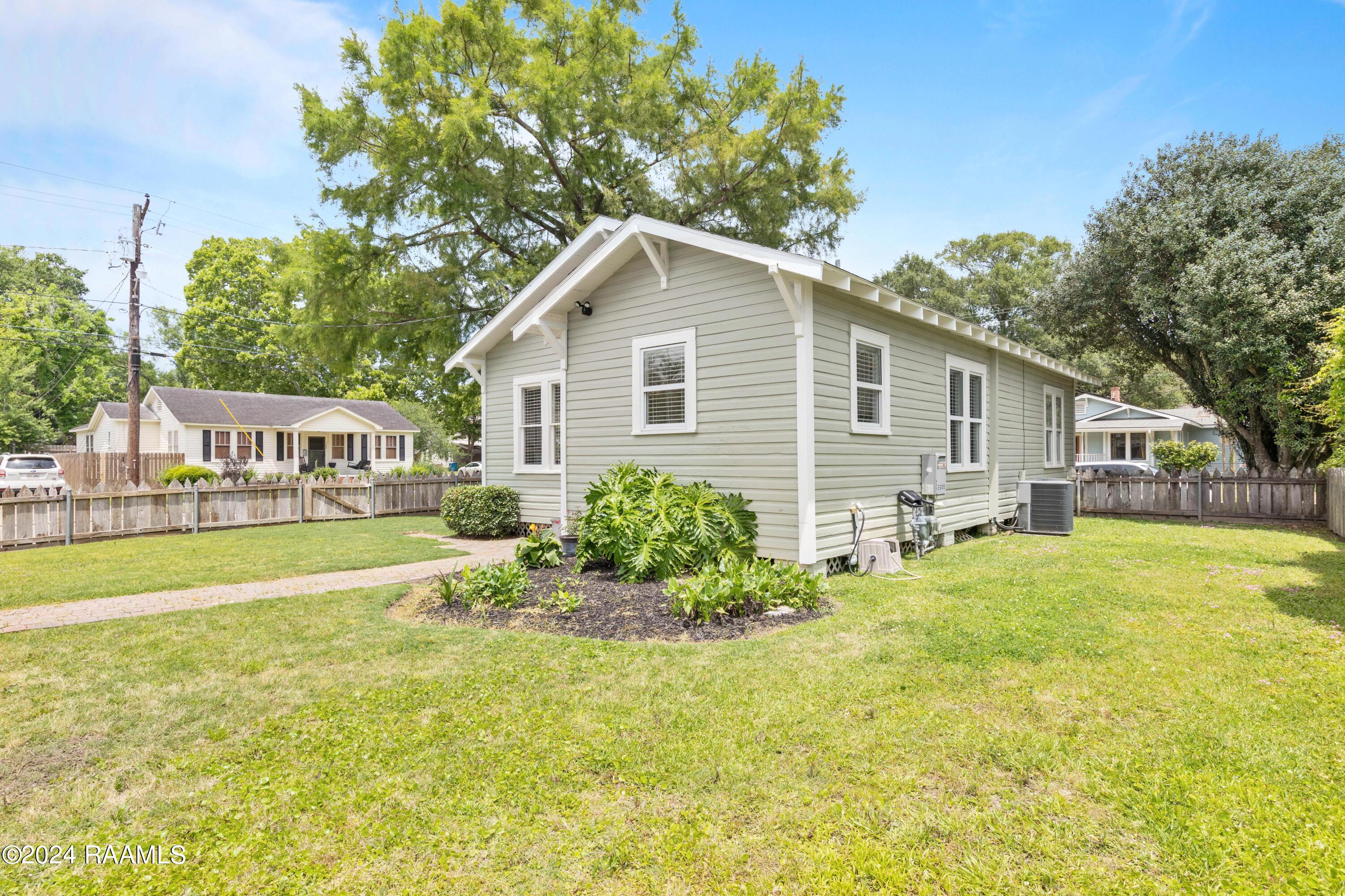 527 St Joseph Street Lafayette, LA 70506 - Photo 25 of 47 527StJoseph-12
