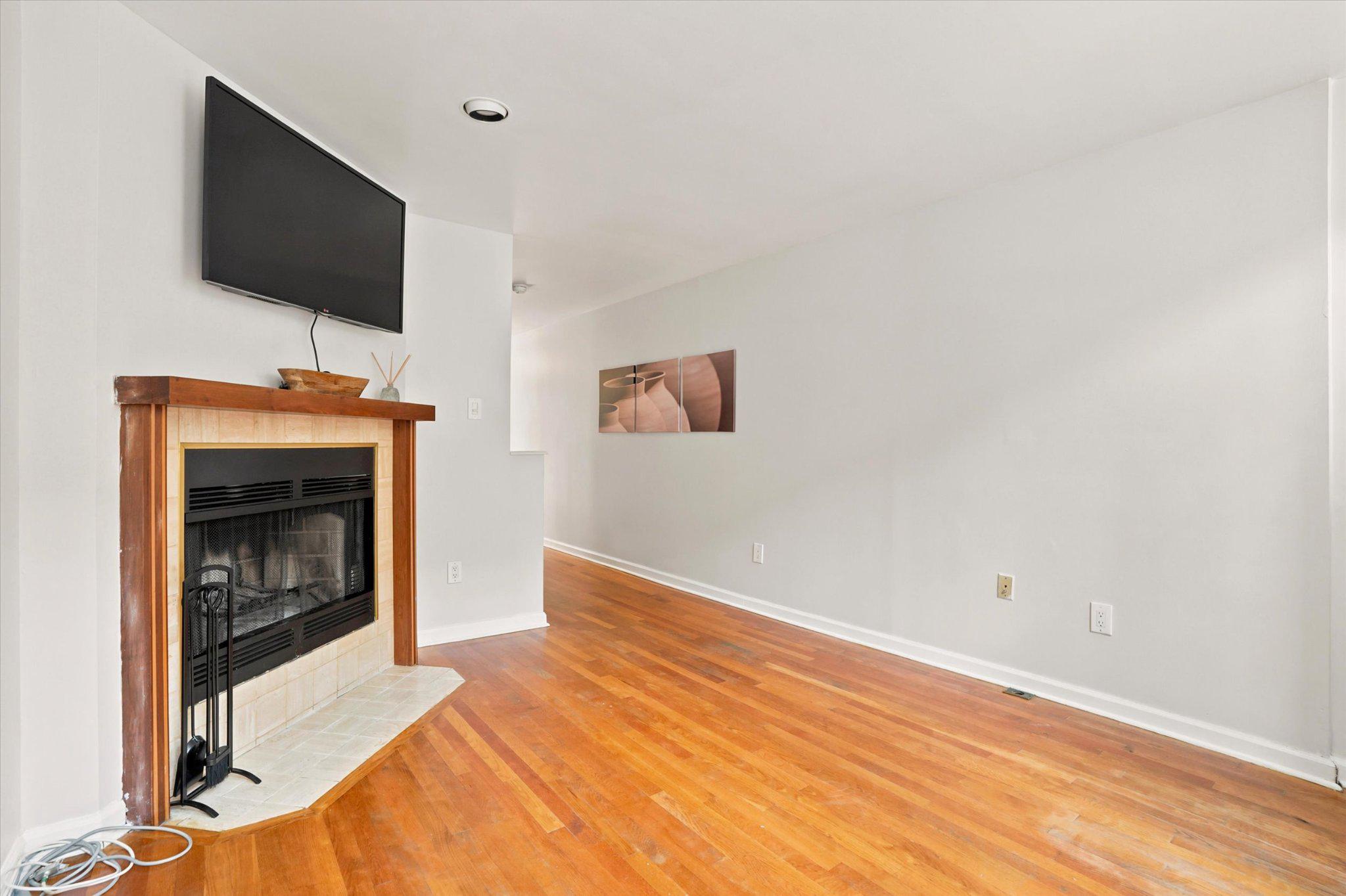 330 Monroe Street Philadelphia, PA 19147 - Photo 6 of 33 Wood-burning fireplace in the living room.