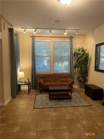 $2,200 | 421 Shadow Point, San Marcos, TX 78666