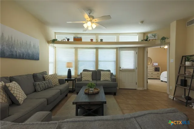 $2,200 | 421 Shadow Point, San Marcos, TX 78666