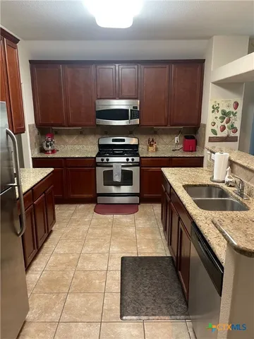 $2,200 | 421 Shadow Point, San Marcos, TX 78666