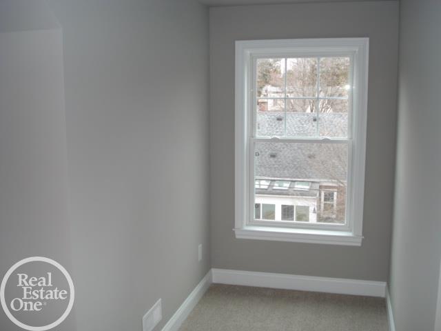 92 Muir Road Grosse Pointe, MI 48236 - Photo 39 of 48 31344963-38.JPG