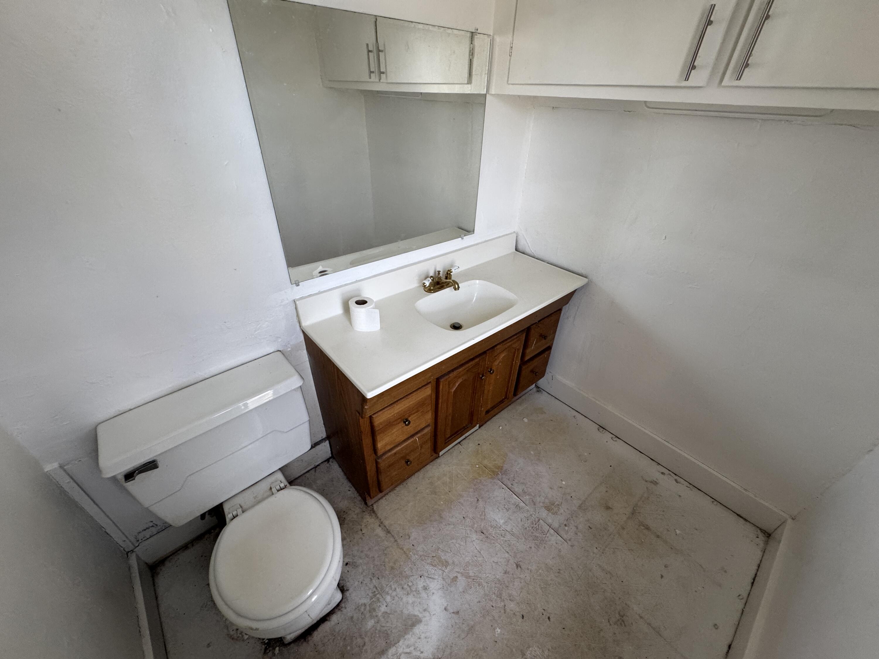 2318 54th Street Kenosha, WI 53140 - Photo 6 of 14 2318 54th St lwr bath