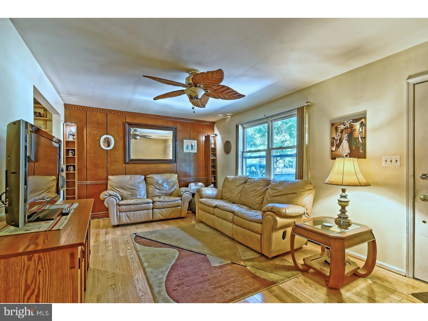 118 Prospect Road Sicklerville, NJ 08081 - Photo 5 of 25 Living Room