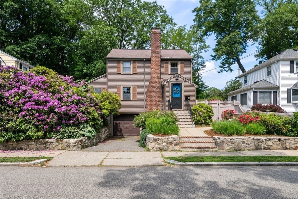 31 Braeburn Road Boston, MA 02136 - Photo 3 of 38