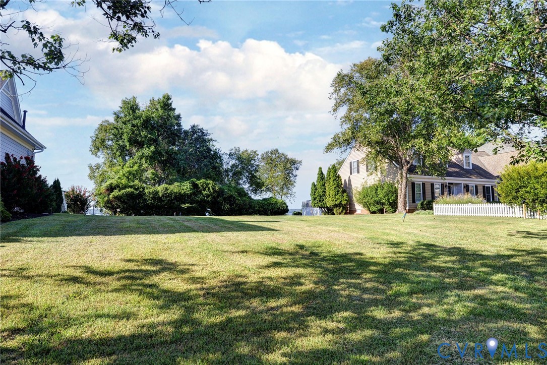 1540 Harbor Road Williamsburg, VA 23185 - Photo 14 of 50 a swimming pool with trees in the background