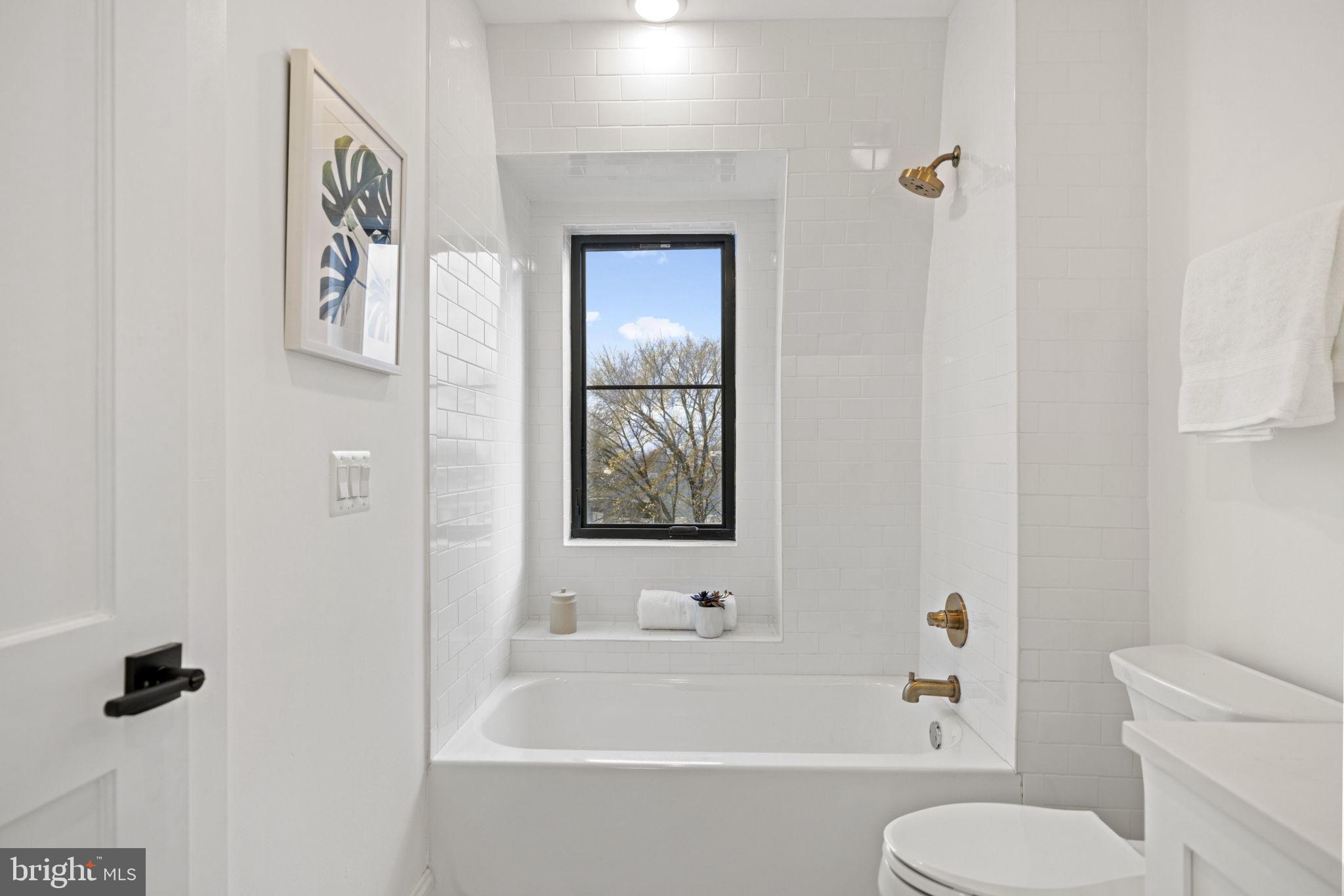 507 Park Road Northwest, Unit A Washington, DC 20010 - Photo 21 of 34 2nd Full Bathroom (3rd Floor)