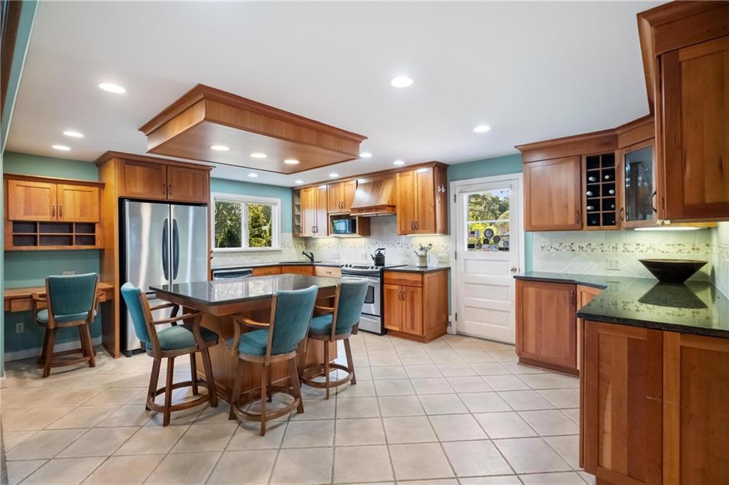 447 Oliver Road Sewickley, PA 15143 - Photo 8 of 25 Eat-in Kitchen