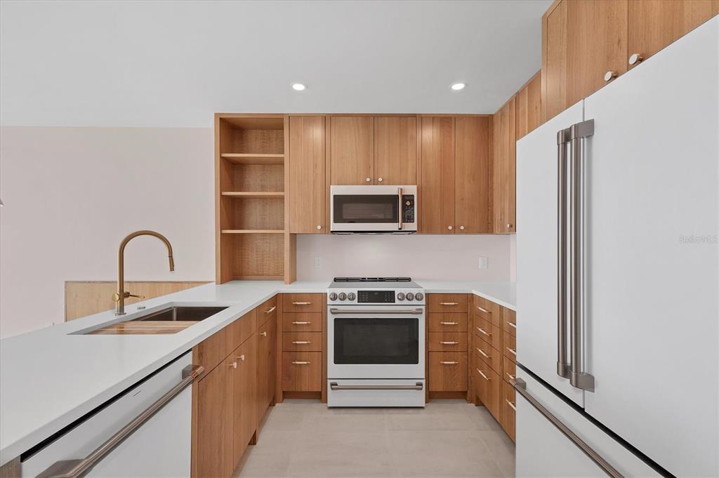 290 Gulf Boulevard, Unit 18 Boca Grande, FL 33921 - Photo 18 of 49 a kitchen that has a sink and a stove top oven