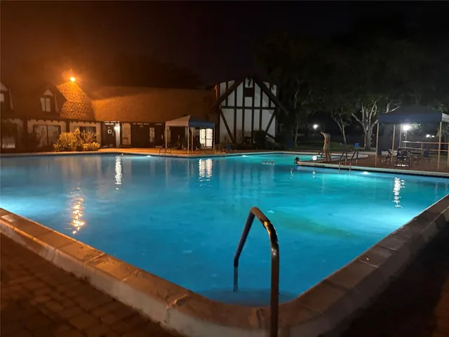 $2,100 | 3750 Inverrary Drive, Unit 1W, Lauderhill, FL 33319