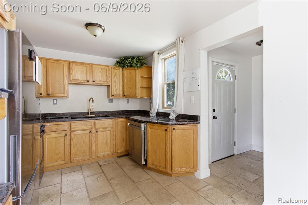 21934 Linwood Eastpointe, MI 48021 - Photo 6 of 14