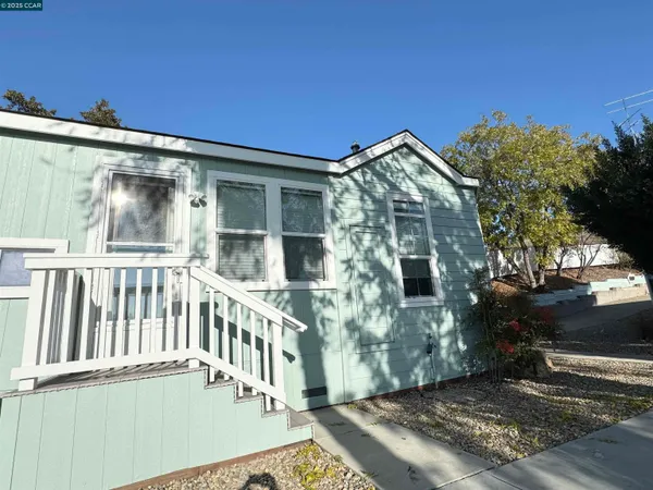 a view of a back yard of the house