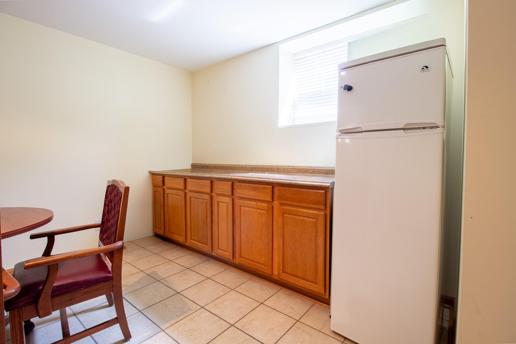 2550 Honelee Court Valparaiso, IN 46385 - Photo 31 of 37 a view of a kitchen with chair and table