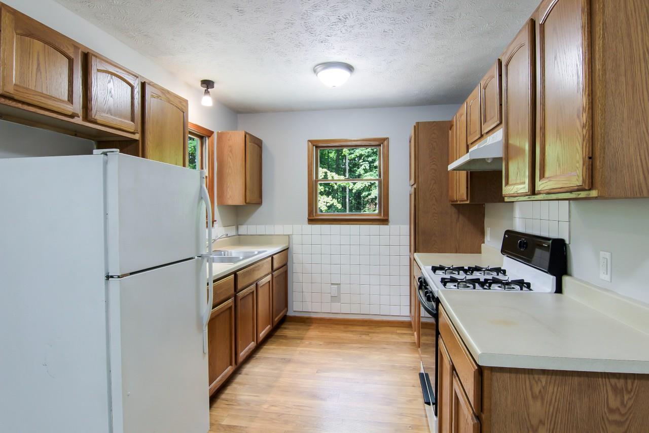 2121 North Jacobson Road Suttons Bay, MI 49682 - Photo 6 of 22 1866441-5.JPG