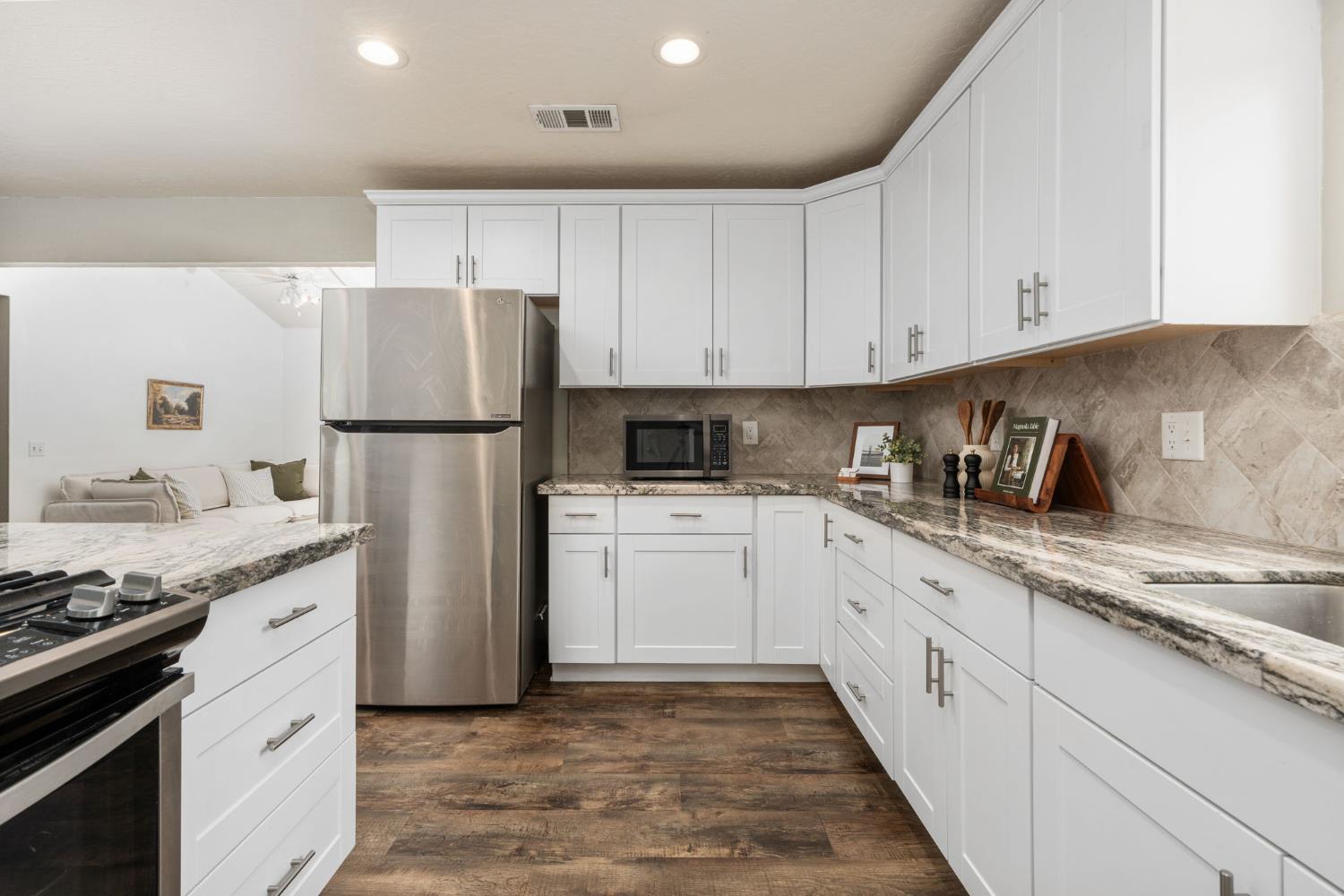 1422 Rall Avenue Clovis, CA 93611 - Photo 15 of 34