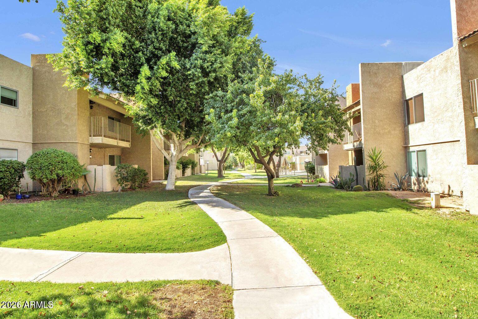 5525 East Thomas Road, Unit G10 Phoenix, AZ 85018 - Photo 18 of 18 Community