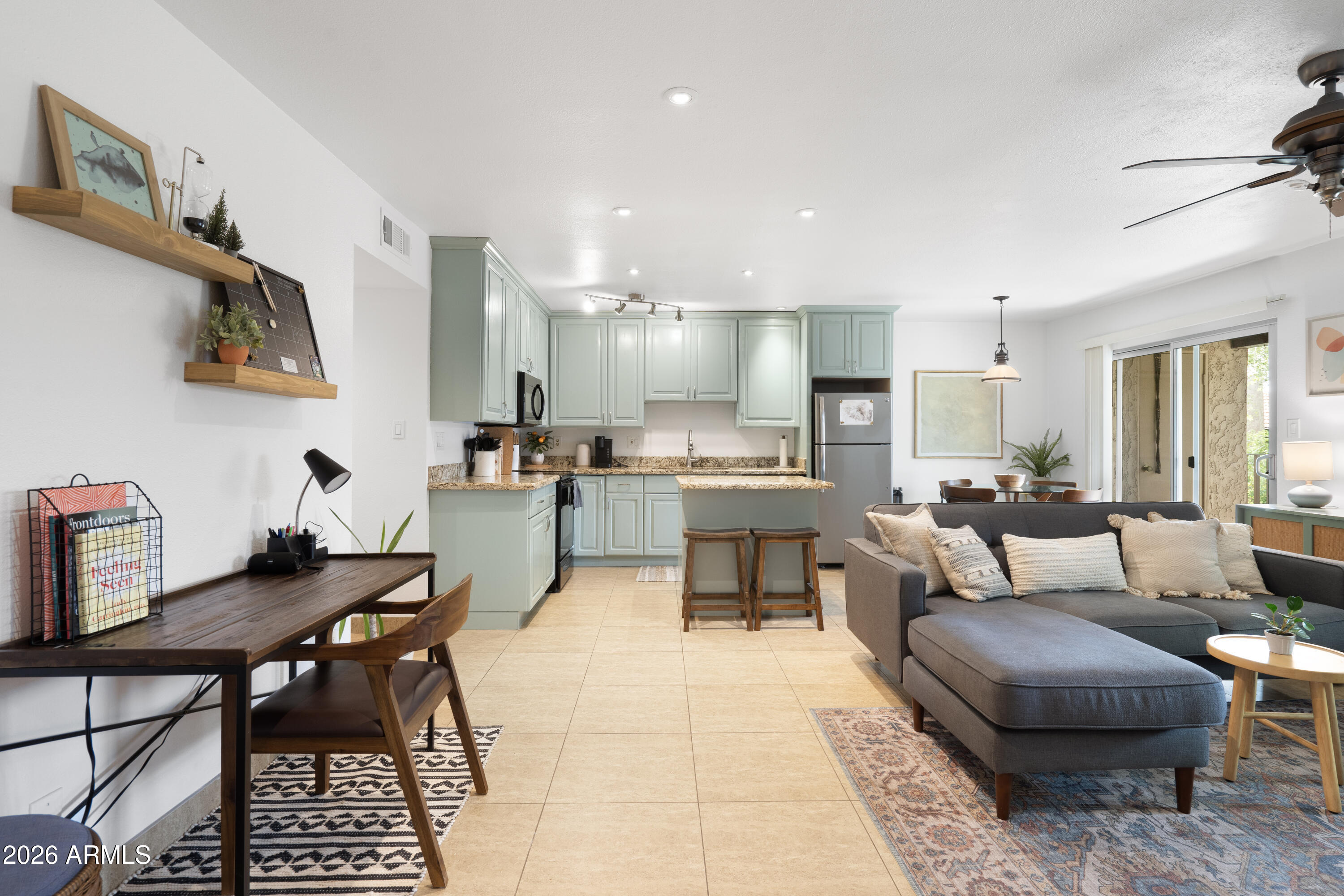 5525 East Thomas Road, Unit G10 Phoenix, AZ 85018 - Photo 2 of 18 Kitchen