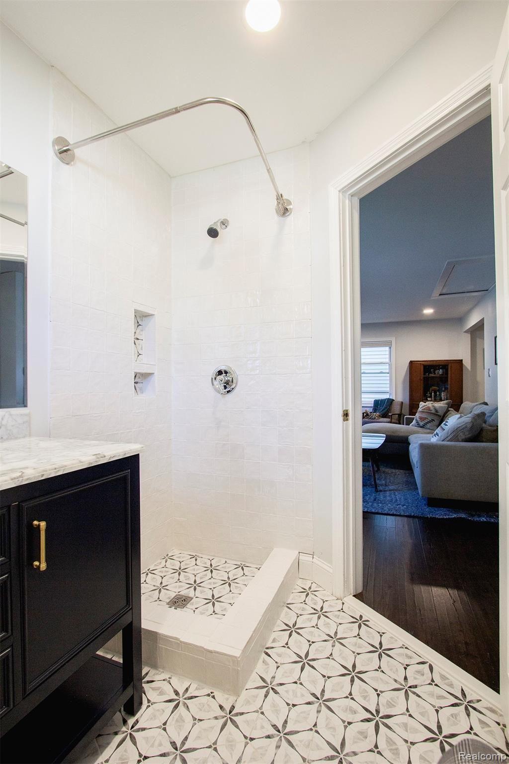 251 Roth Boulevard Clawson, MI 48017 - Photo 17 of 27 Bathroom