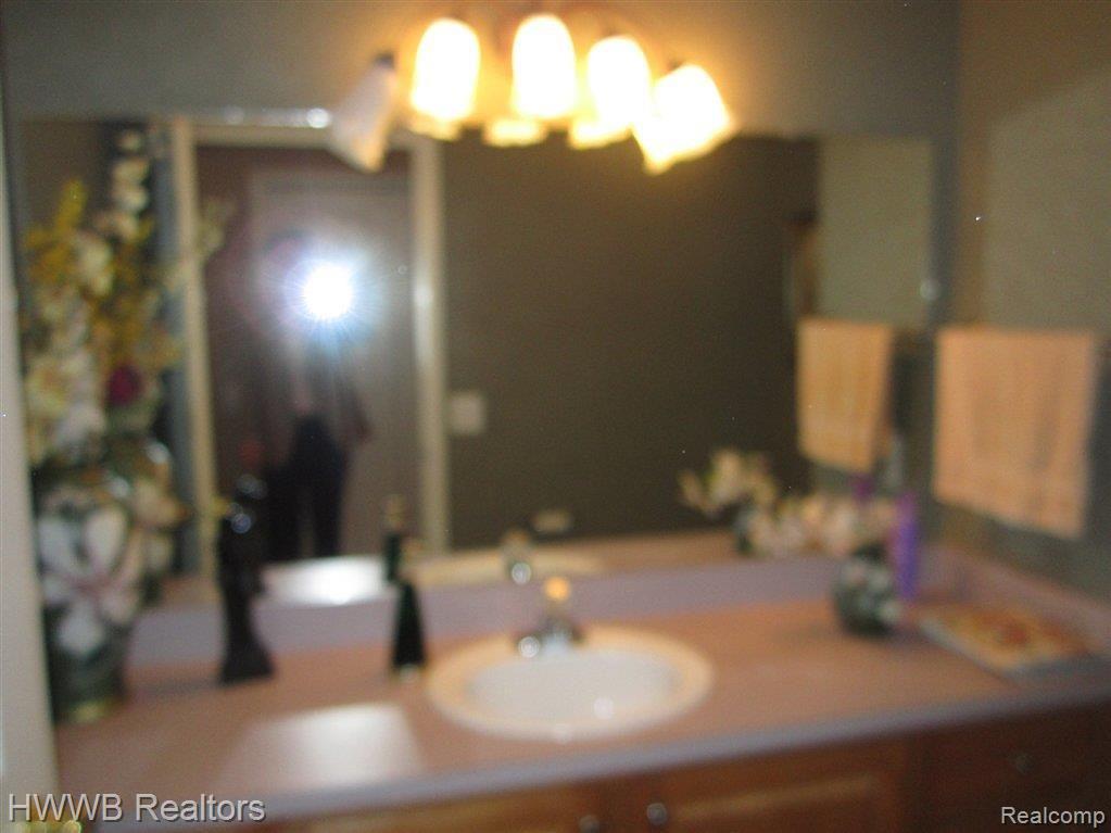 1136 Waycroft Court Rochester, MI 48307 - Photo 12 of 18 IMG_2090 (Copy).JPG