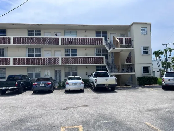 $1,650 | 1800 79th Street Causeway, Unit 109, North Bay Village, FL 33141