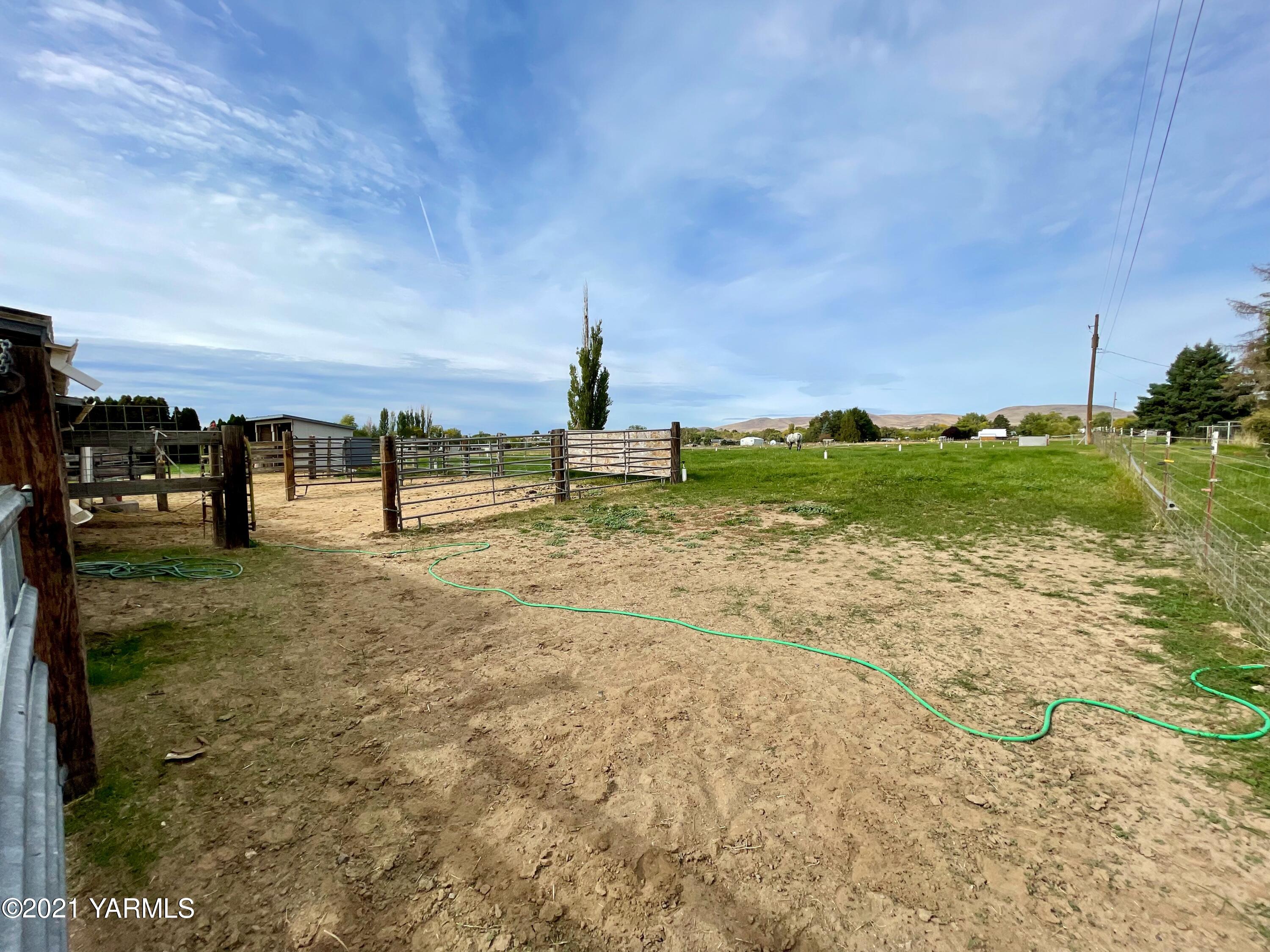 141 East Duffield Road Moxee, WA 98936 - Photo 34 of 46 IMG_7223