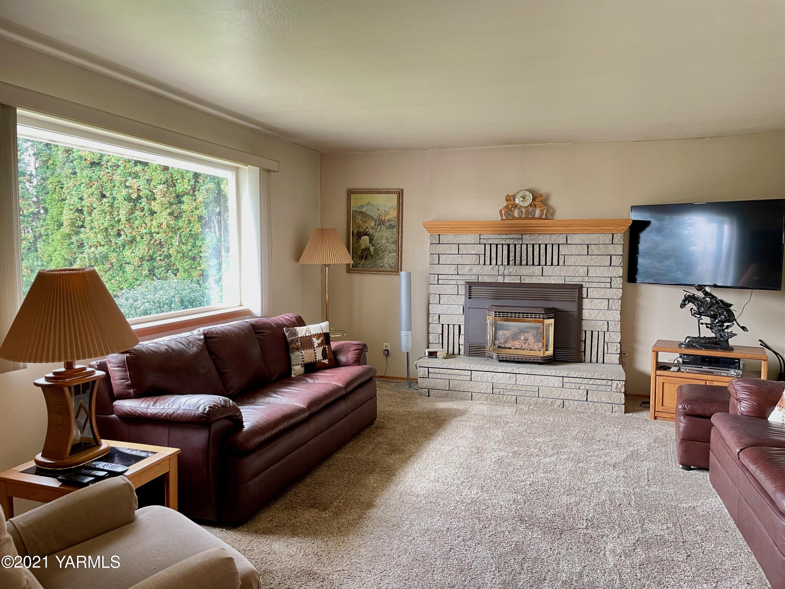 141 East Duffield Road Moxee, WA 98936 - Photo 6 of 46 IMG_7270