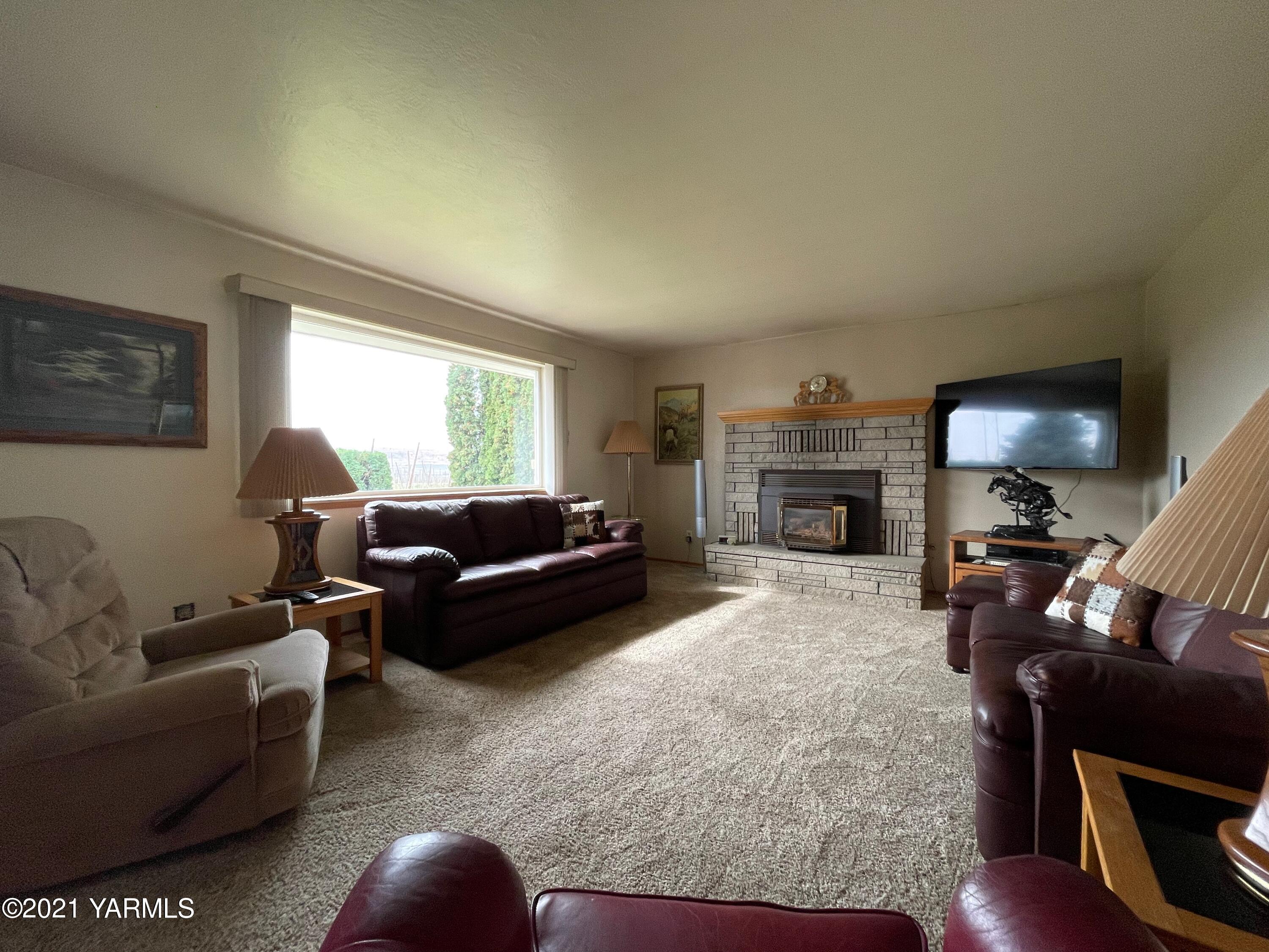 141 East Duffield Road Moxee, WA 98936 - Photo 8 of 46 IMG_7268