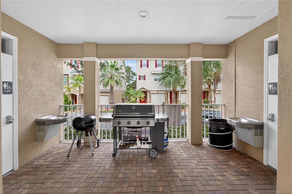829 Callista Cay Loop Tarpon Springs, FL 34689 - Photo 80 of 91 a living room with furniture and a large window