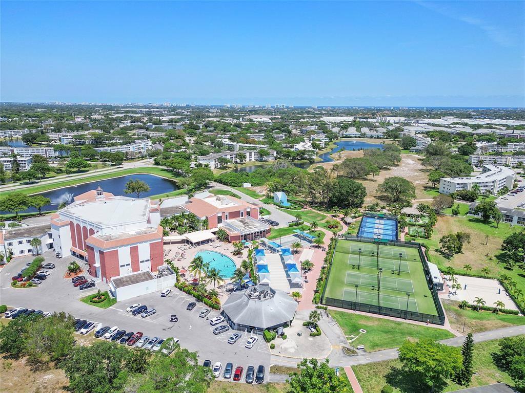 373 Tilford R, Unit 373 Deerfield Beach, FL 33442 - Photo 29 of 36 an aerial view of a city