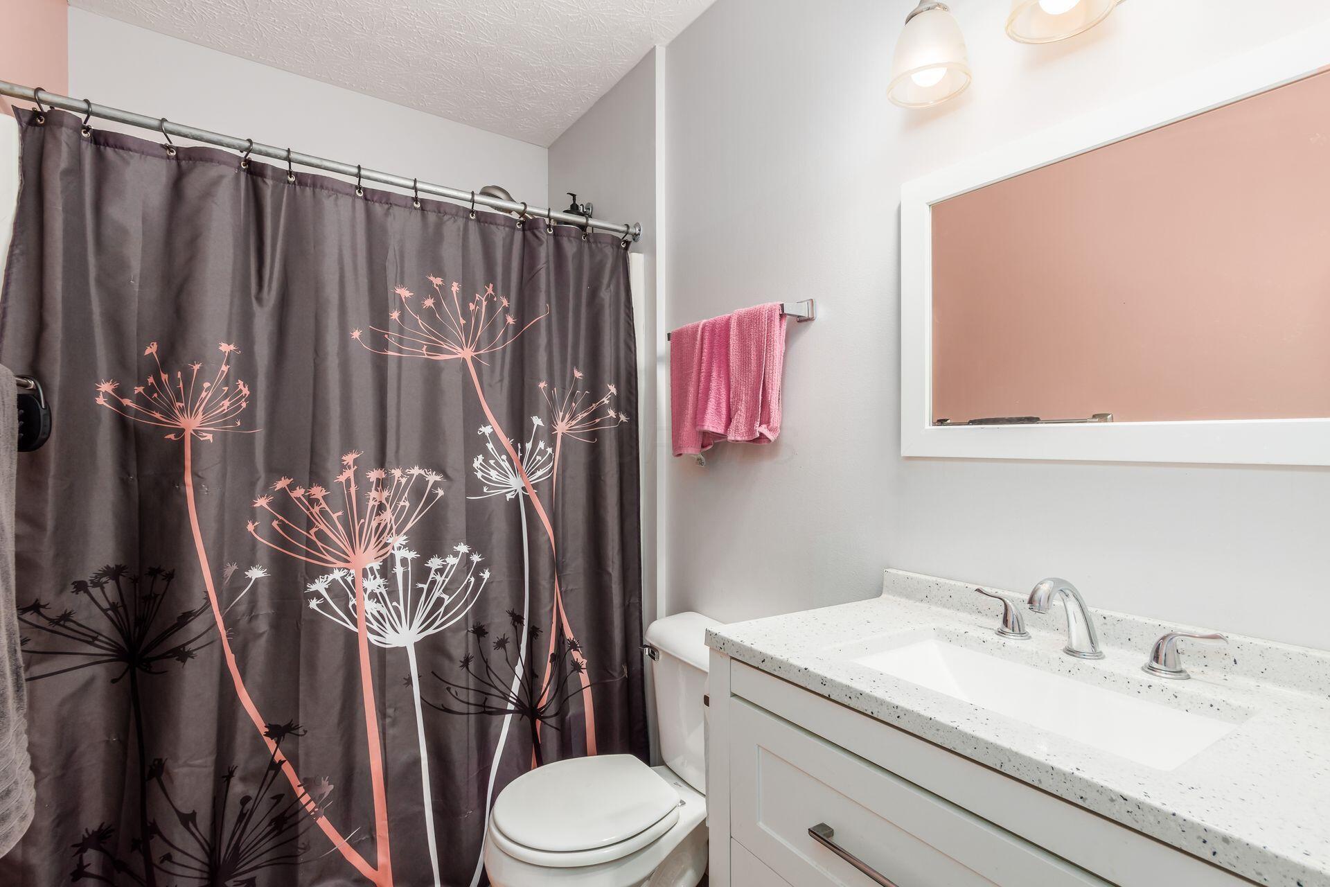2535 Linbaugh Road Grove City, OH 43123 - Photo 21 of 40 2nd Floor Bathroom