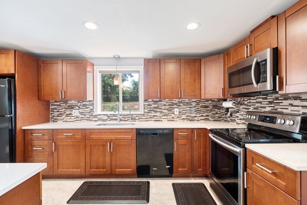 81 Wetherbee Road Waltham, MA 02453 - Photo 12 of 40