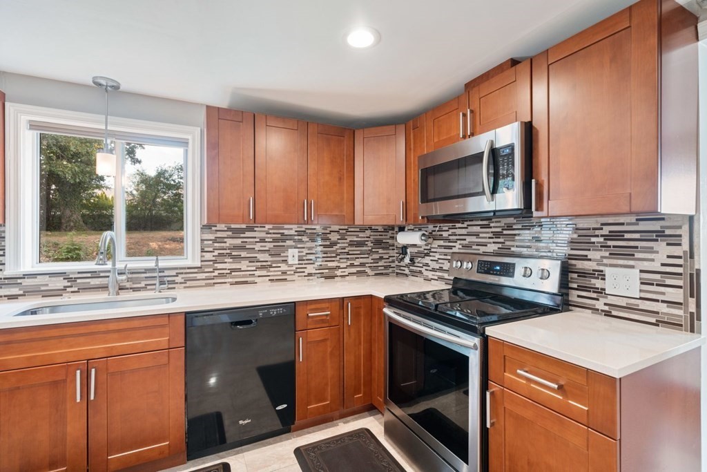 81 Wetherbee Road Waltham, MA 02453 - Photo 13 of 40