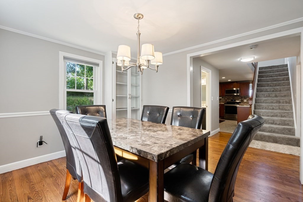 81 Wetherbee Road Waltham, MA 02453 - Photo 4 of 40