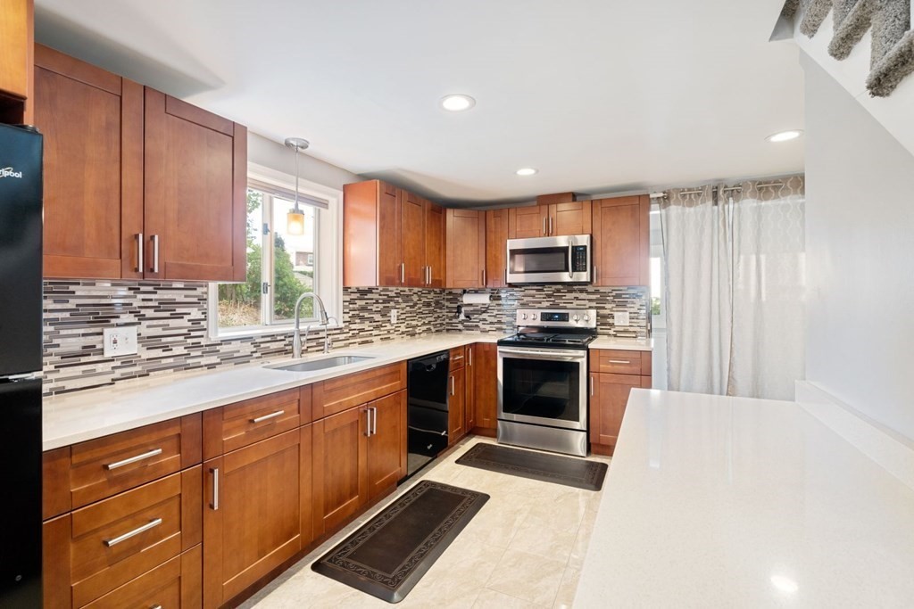81 Wetherbee Road Waltham, MA 02453 - Photo 9 of 40