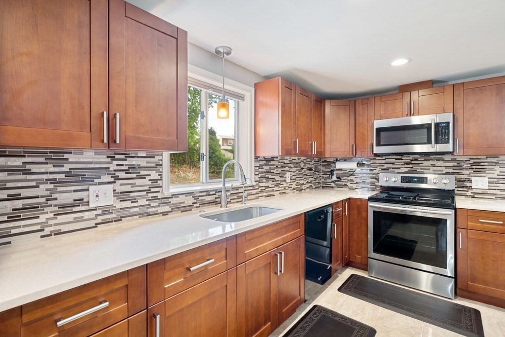 81 Wetherbee Road Waltham, MA 02453 - Photo 10 of 40