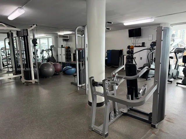 $2,700 | 900 Bay Drive, Unit 315, Miami Beach, FL 33141