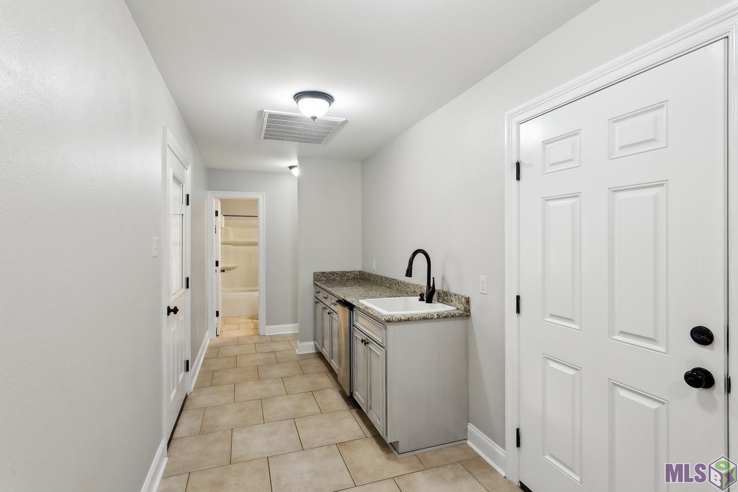 15182 Sterling Smith Road Roseland, LA 70456 - Photo 20 of 31 Laundry