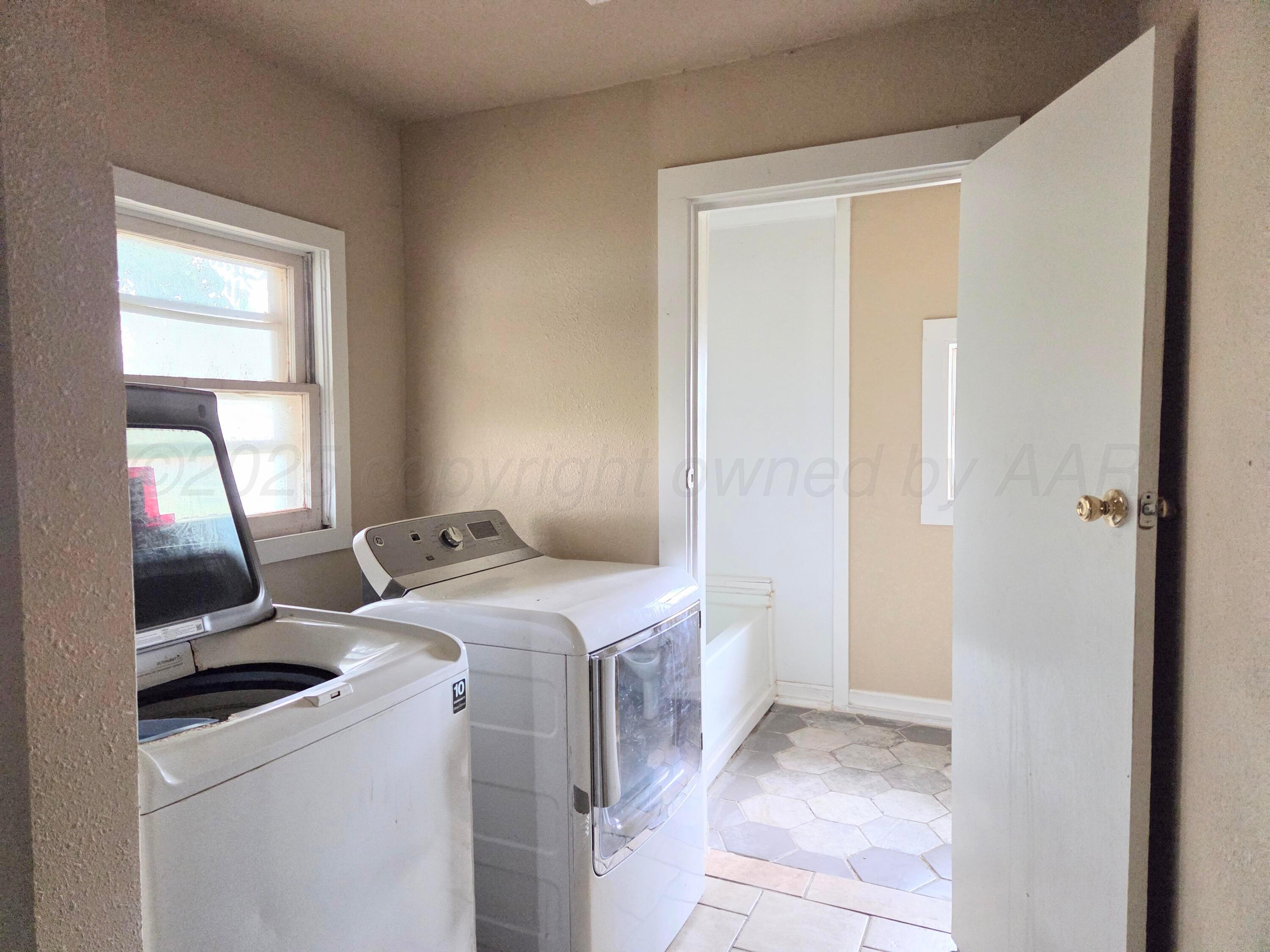 231 Main Street Quitaque, TX 79255 - Photo 20 of 23 a utility room with dryer and washer