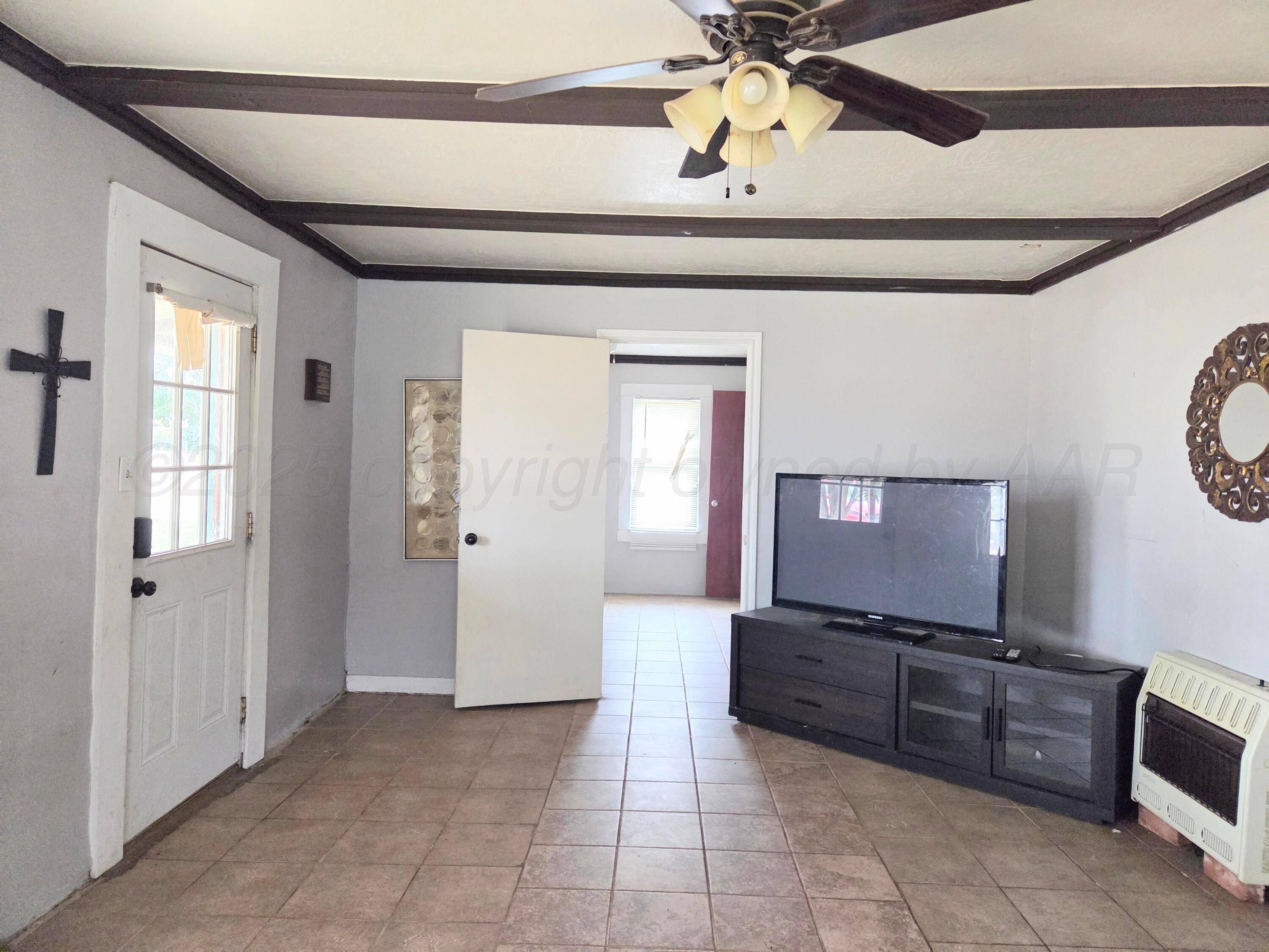 231 Main Street Quitaque, TX 79255 - Photo 4 of 23 a living room with furniture and a flat screen tv