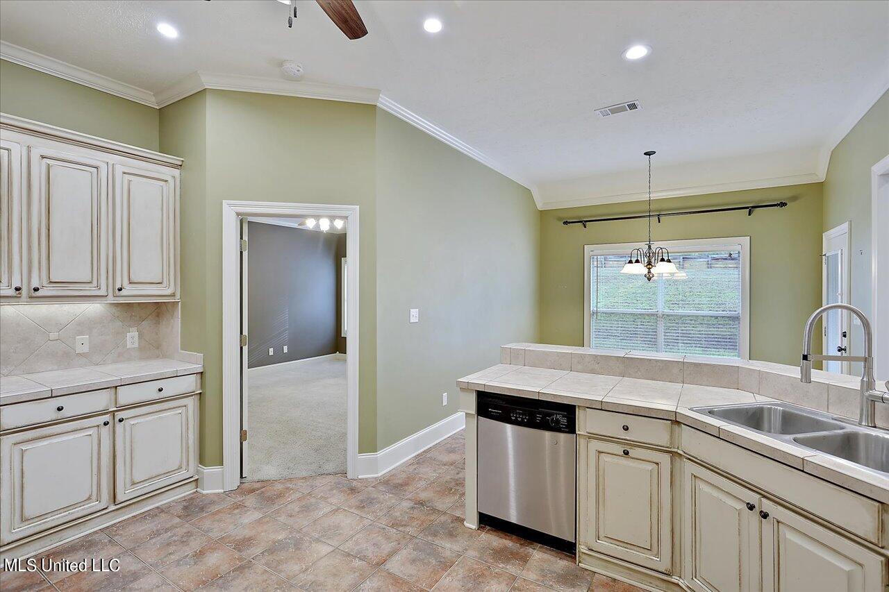 125 Baileys Ridge Circle Clinton, MS 39056 - Photo 12 of 35 13-125 Baileys Ridge Cir