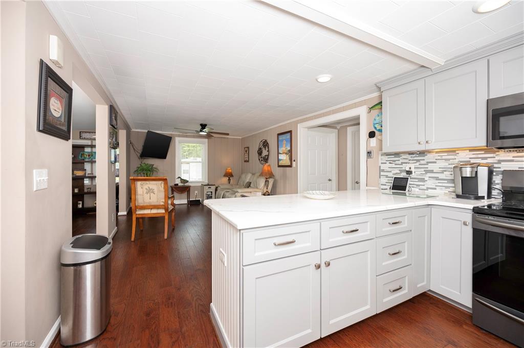 2113 Warf Road Lexington, NC 27292 - Photo 26 of 50 Indiction stove and refrigerator 2022, dishwasher 2023