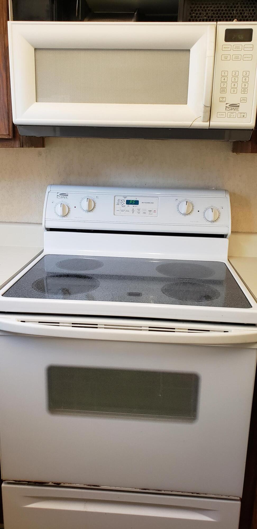 624 North Seventh Street Lompoc, CA 93436 - Photo 4 of 8 Stove
