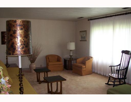 316 Rockfield Road Pittsburgh, PA 15243 - Photo 2 of 8 Living Room.