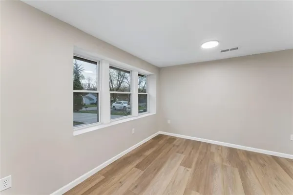 $285,000 | 217 West 83rd Terrace, Kansas City, MO 64114