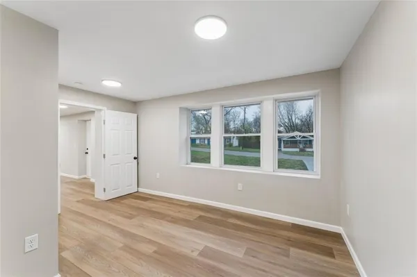 $285,000 | 217 West 83rd Terrace, Kansas City, MO 64114