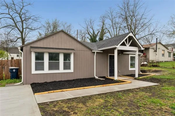 $285,000 | 217 West 83rd Terrace, Kansas City, MO 64114