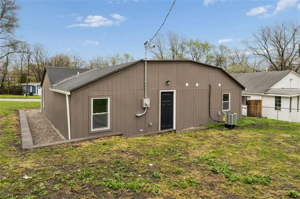 $285,000 | 217 West 83rd Terrace, Kansas City, MO 64114
