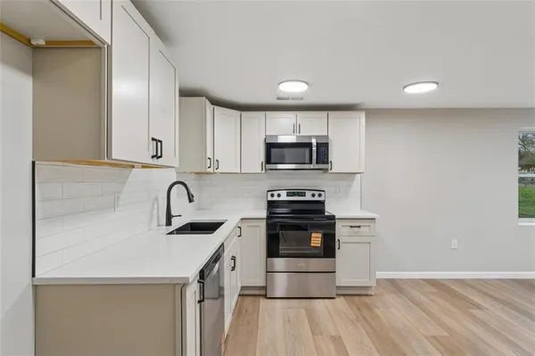 $285,000 | 217 West 83rd Terrace, Kansas City, MO 64114