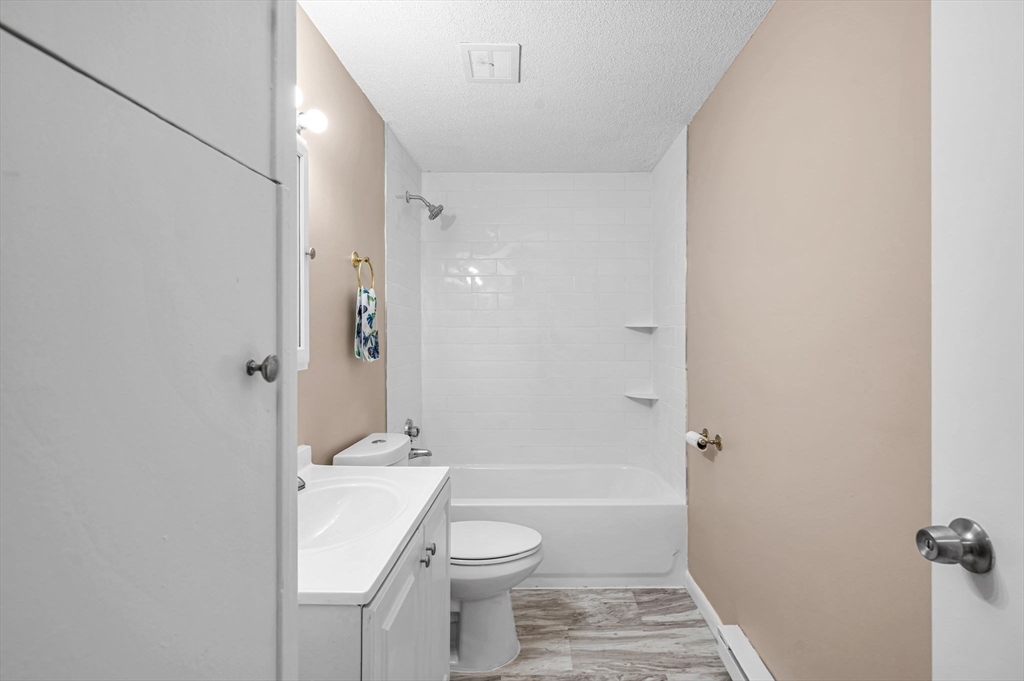 99 Lakevilla Avenue Springfield, MA 01109 - Photo 24 of 34