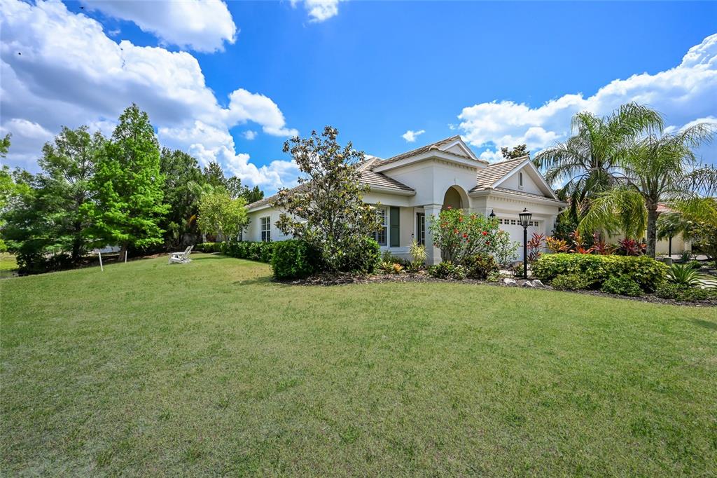 15422 Helmsdale Place Lakewood Ranch, FL 34202 - Photo 2 of 64